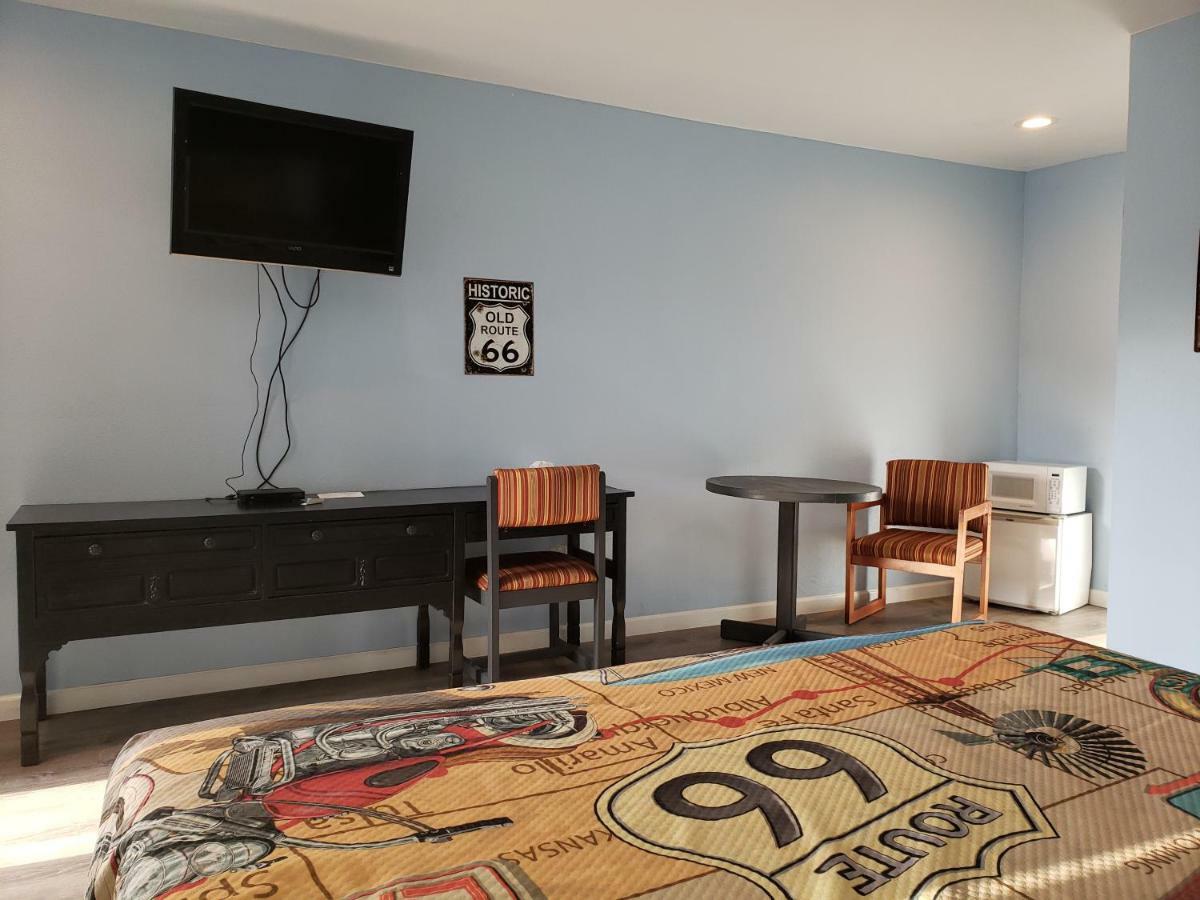 Deluxe Motel